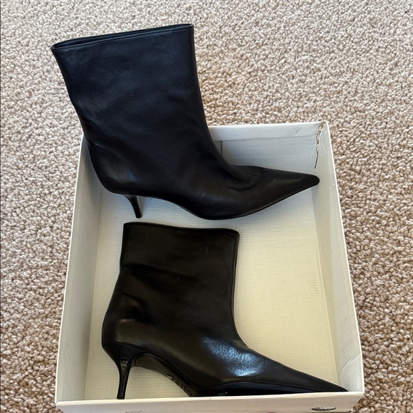 Schutz Frances black pointy toe, kitten heel,
pull on ankle boots. 7B - Picture 1 of 7